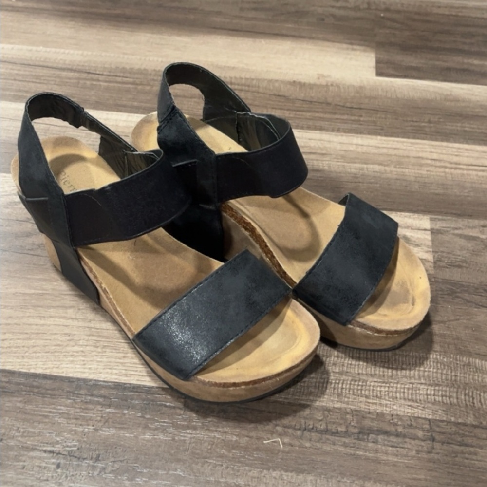 Black dress shoes
